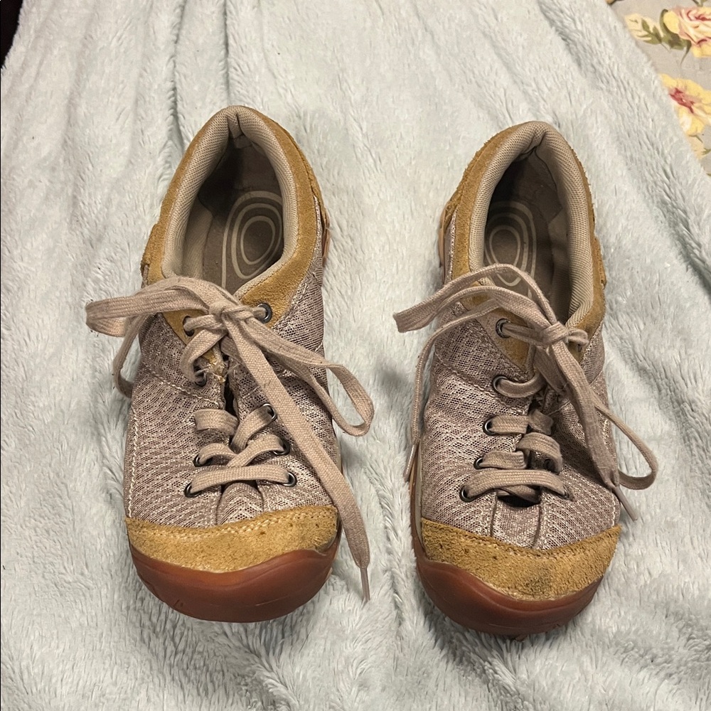 Keen Women's Beige Taupe Lace-Up Sneakers with Tan Accents